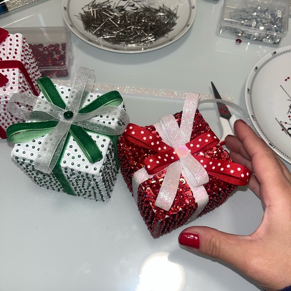 Sequin and glass seed neeldle Beads ornaments Christmas tree - Picture 10 of 10